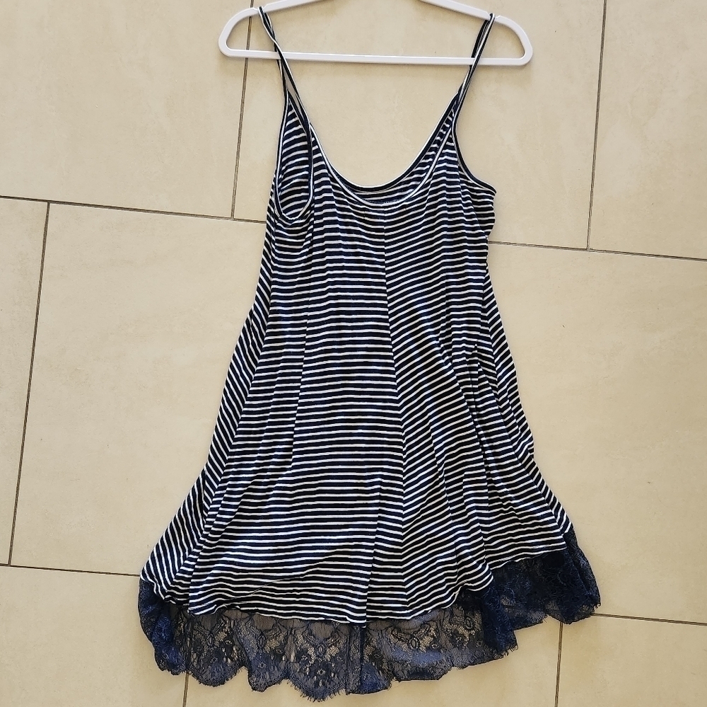 ADAM Levine Blue Striped Lace Bottom Slit. Womans Size Medium